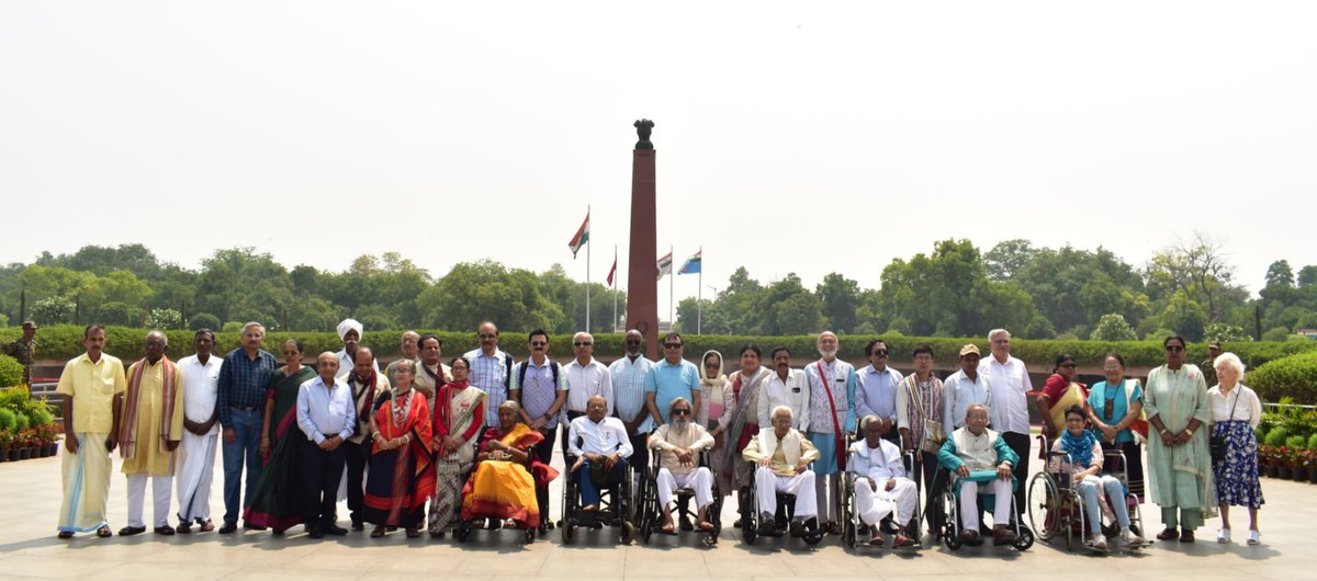 salute2soldier's tweet image. On being taken on a guided tour at #NationalWarMemorial, #Distinguished #Padma Awardees #2024, were awestruck by the valorous tales of #Bravehearts in epic battles as depicted on #murals in #VeertaChakra. They also appreciated the solemnity and conceptual design of the #Memorial.