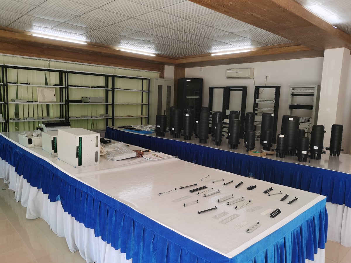 WingHor0609's tweet photo. Various samples in the sample room of the YHT factory, including vertical splice boxes, horizontal splice boxes, terminal boxes, ODF, etc.
https://t.co/Oyb1ui3lx5
#fiberoptic #faceplate #closure #terminalbox #ftth #fttxnetworks #isp #manufacture #manufacturer #chinafactory https://t.co/YAa4fT3xmj