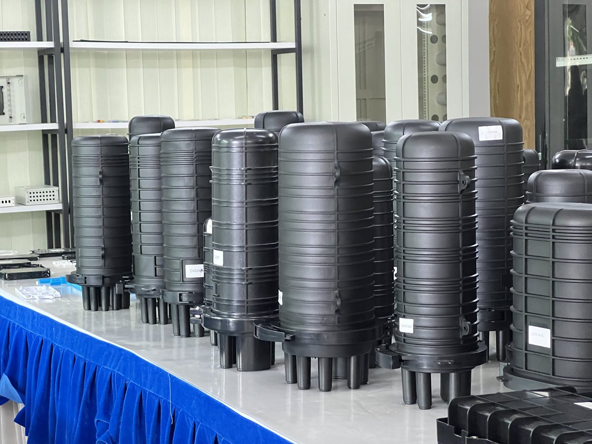WingHor0609's tweet photo. Various samples in the sample room of the YHT factory, including vertical splice boxes, horizontal splice boxes, terminal boxes, ODF, etc.
https://t.co/Oyb1ui3lx5
#fiberoptic #faceplate #closure #terminalbox #ftth #fttxnetworks #isp #manufacture #manufacturer #chinafactory https://t.co/YAa4fT3xmj