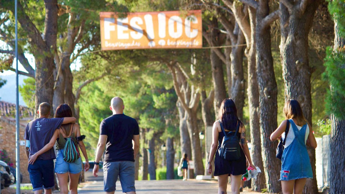 #Feslloc2024☀️ 

Benlloc és un poble menut, activista i acollidor de la Plana Alta.

Recordeu!
⛺Acampada inclosa
📆11, 12 i 13 de juliol
📍Benlloc, la Plana Alta
🎟️ feslloc.com