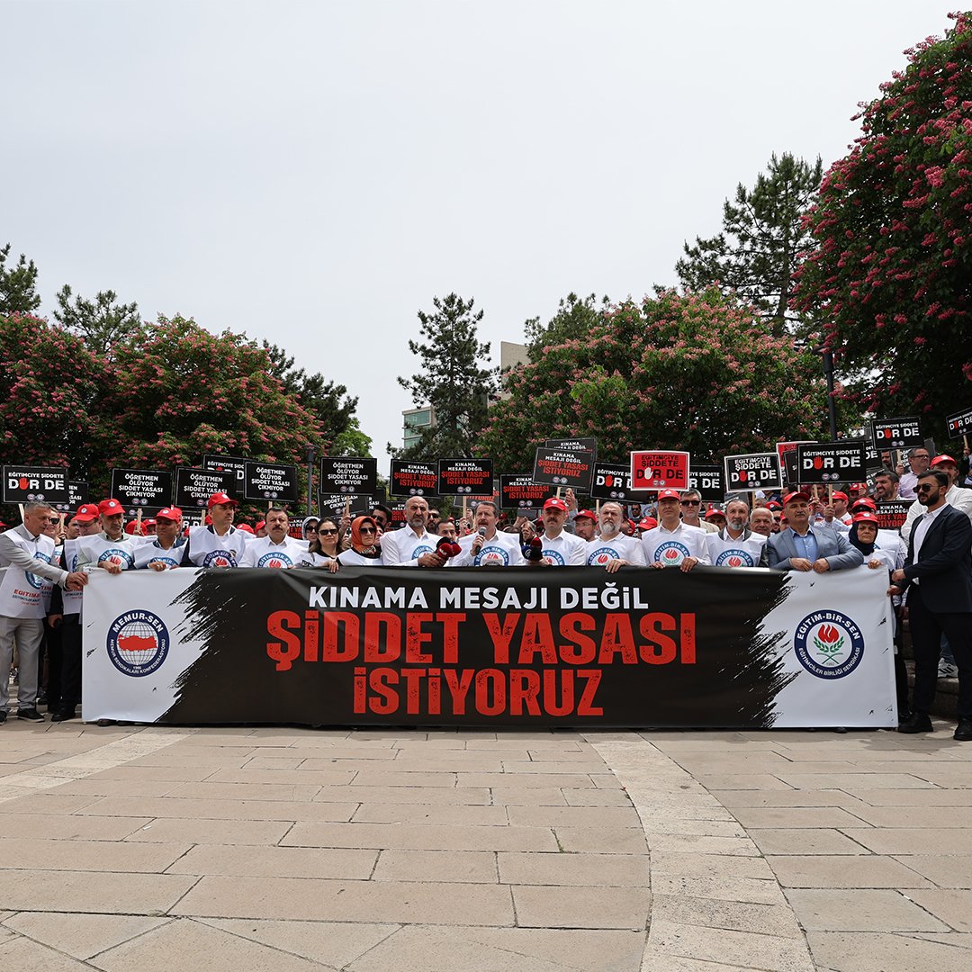 Sağlık sorunları olan varsa tedavi olsun. Çünkü sizler işitinceye kadar bizler haykırmaya devam edeceğiz. Şiddete Hayır....
<a href="/_aliyalcin_/">Ali YALÇIN</a>
<a href="/mehmet_uca/">Mehmet Uca</a>
<a href="/talatyavuz29/">Talat YAVUZ</a>

#TBMMÖğretmenleriDuy