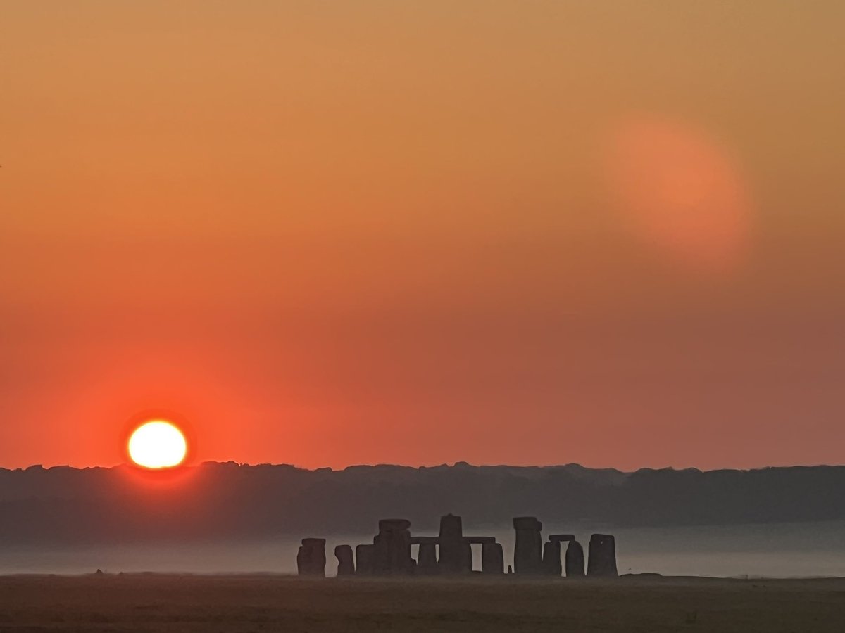 Sunrise at Stonehenge today (10th May) was at 5.23am, sunset is at 8.43pm ☀️