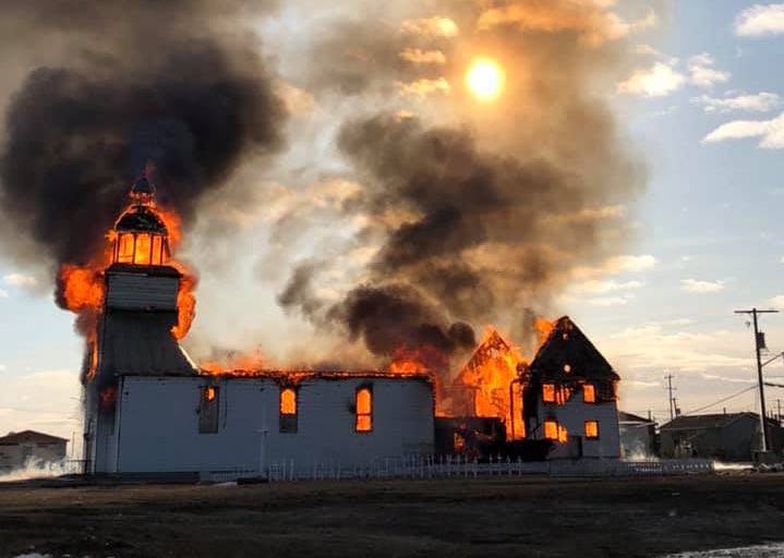 Over 80 churches in Canada were burned or vandalized since 2021 as revenge for 'mass graves' of Indigenous children. Trudeau spent 𝗺𝗶𝗹𝗹𝗶𝗼𝗻𝘀 to excavate those Indigenous bodies buried by the church. Turns out, not a single body was found. It was all an anti-Christian…