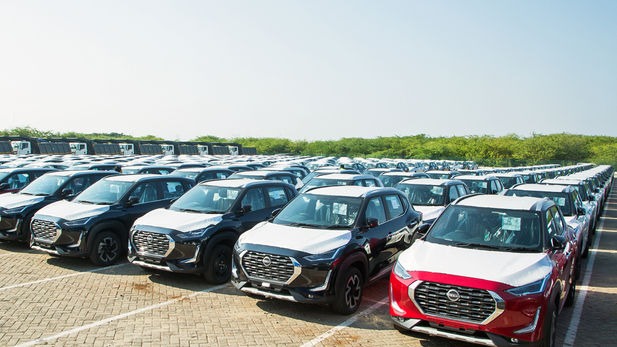 Where do SA's new cars come from? 🤔 We dig into the import numbers in search of answers! 🚗 24 countries export #cars to SA 📉 59.3% of cars sold in SA are imported 🇮🇳 India is the biggest car importer in SA See the data here ➡️ bit.ly/ImportsSA