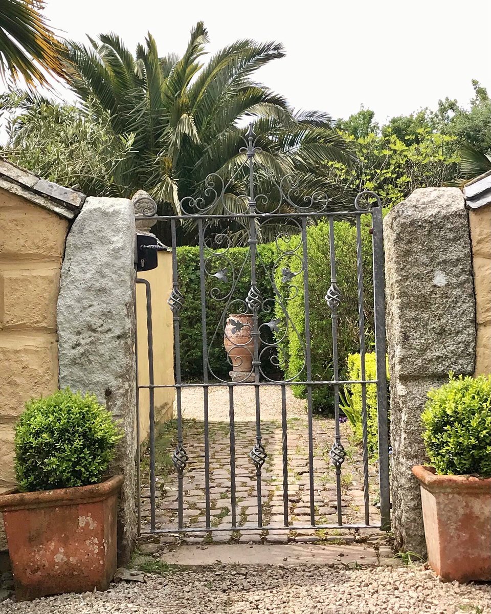 ednoveanfarm's tweet image. It’s another gorgeous morning. Breakfast is being cooked and the sun is shining #cornwallbedandbreakfast #lovecornwall