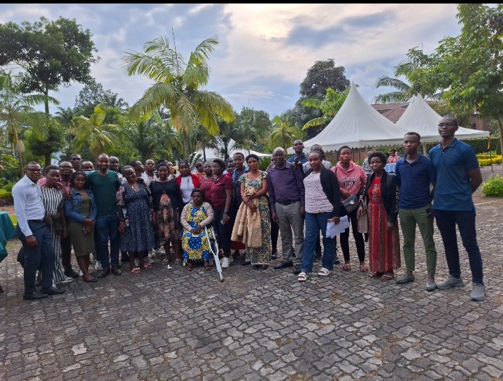 It was an honor to spend a week with this amazing team of #Nutritionists from @KarongiDistr, @NyabihuDistrict & @MusanzeDistrict!

I can not undermine the recruitment statistics ; 2017(14%) to date(61%). 

Thank you @RwandaGov through @RwandaHealth 

#NutritionistVoice