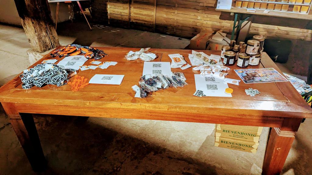 Unser Merch ist au an der <a href="/BTCZitadelle/">Zitadelle 🏰</a> zu sehen.
Danke an <a href="/stackerella_21/">Stackerella</a> fürs organisieren🙏