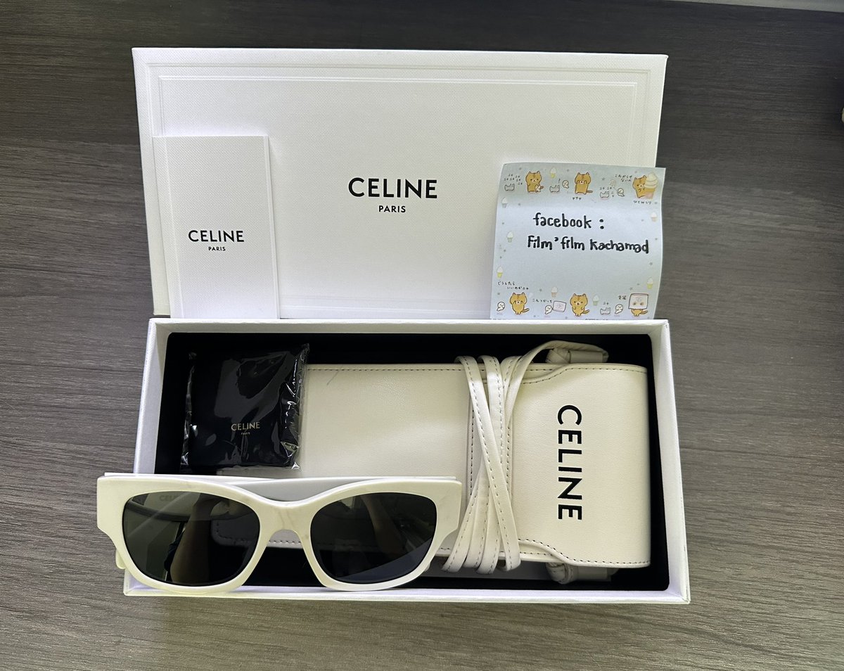 ilhaacm's tweet photo. #ส่งต่อ แว่นกันแดด Celine
ราคา 5,000 บาท 🥹
#มือสอง #แว่นกันแดด #ตลาดนัดแบรนด์เนม #ส่งต่อ #ส่งต่อซีลีน #ซีลีน #แว่นกันแดดCeline https://t.co/8mbHpQqKAT