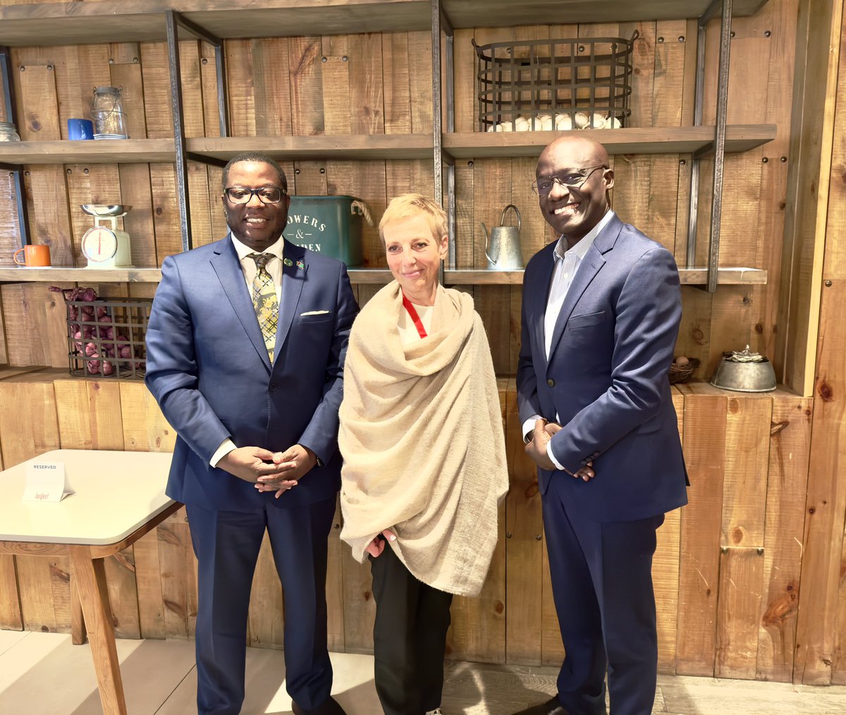 Honored to meet with H.E. Ms. Anna Karin Eneström & H.E. Mr. Chola Milambo, co-chairs leading the Global Digital Compact process, annexed to the Pact for the Future at the margins of the #CivilSocietyDialogue. We discussed key elements like #AI, global data governance, &