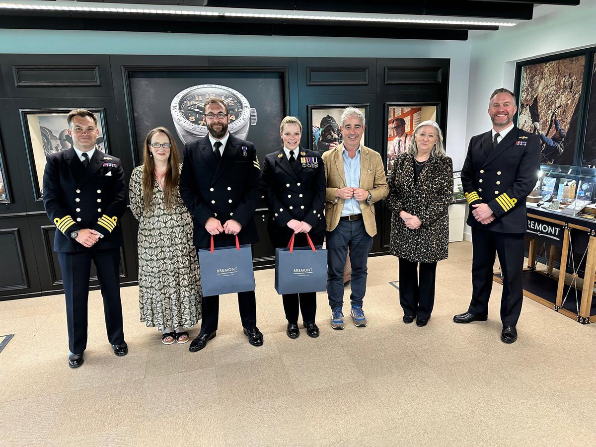 Proud to be part of the @HMSPWLS @HMSQNLZ prize giving yesterday at the Wing. Congratulations to MAA Drake and PO Hattersley for their awards @RoyalNavy @bremont