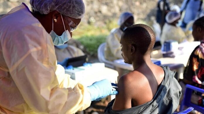 #Breaking: Fever outbreak at Bokki Diawé sparks health concern. Dr. Chief of Matam district leads probe to contain #CCHF spread. Public urged to stay calm. #HealthEmergency