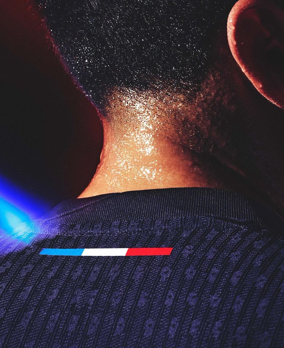 boiteamaillot's tweet image. 🔴🔵 Le PSG vient de dévoiler son nouveau maillot pour la saison prochaine ! 
Vous validez ? 😏