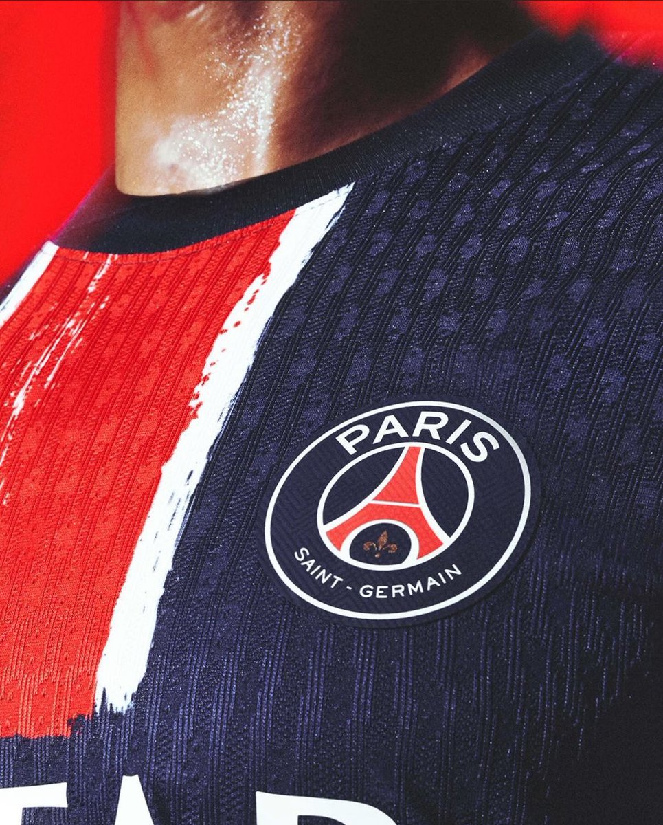 boiteamaillot's tweet image. 🔴🔵 Le PSG vient de dévoiler son nouveau maillot pour la saison prochaine ! 
Vous validez ? 😏