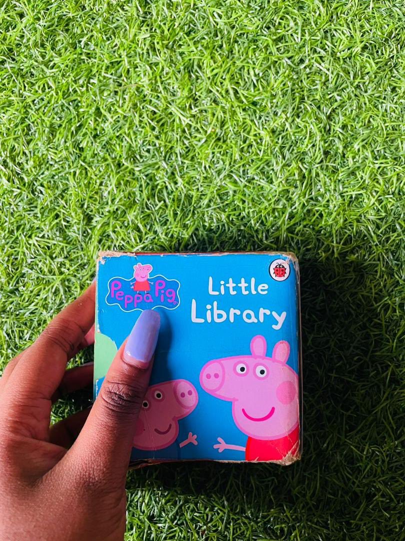SoooManyStories's tweet photo. Calling all Peppa Pig enthusiasts! 📞 😃
 
If you’ve got little ones who adore the charming adventures of Peppa and her friends, then the Peppa Pig Little Library Collection is a definite must-add to your bookshelf! ❤️
 
#bookedug
#sooomanystories
#peppapig
#childrenslibrary https://t.co/BZKrqbs6AJ