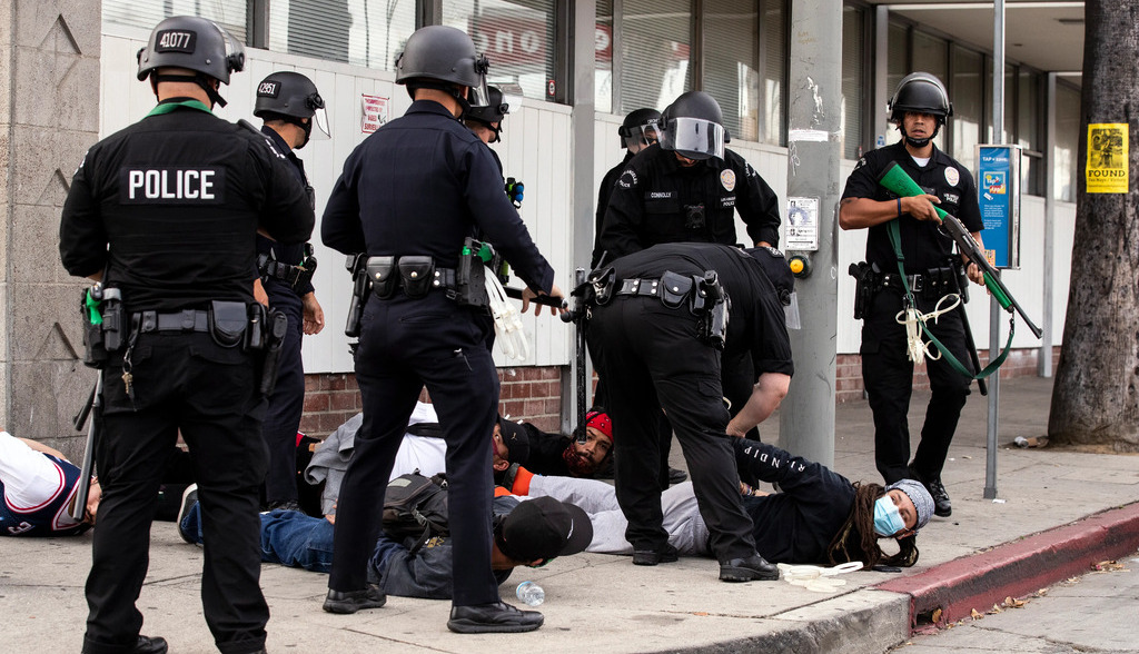 Nueva York compensará a las víctimas de brutalidad policial en las protestas por George Floyd. elobrero.es/internacional/…