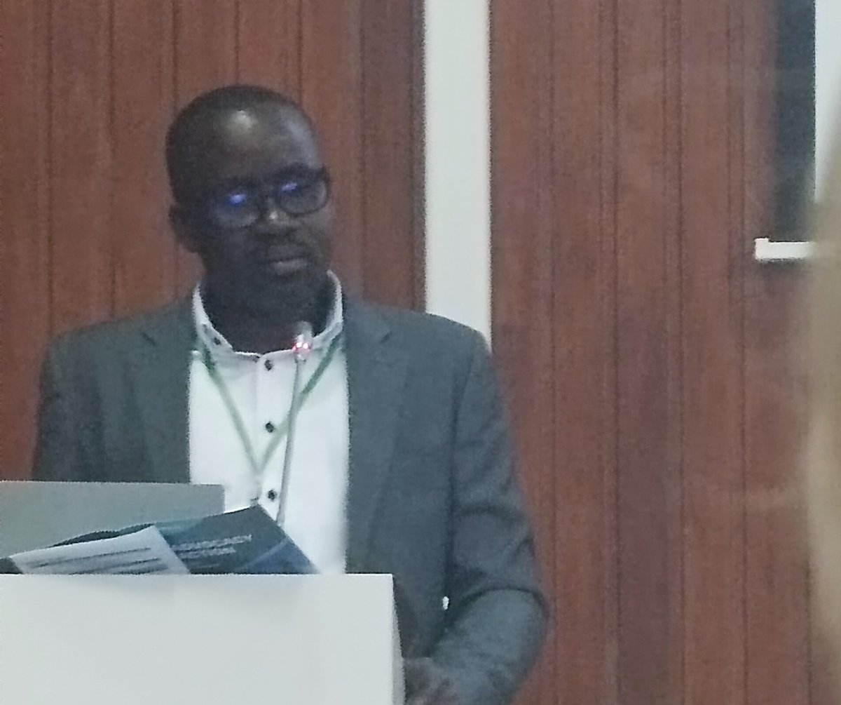 Eddie Mukaaya, de Uganda, nos habla de su hija con #pérdidaauditiva y recuerda que los progenitores sacrifican sus recursos por sus hijos. Las empresas de #implantecoclear deben aceptar que las historias exitosas de sus hijos convencen más que un mensaje comercial.
Unión = fuerza