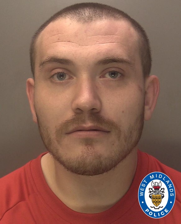 #WANTED | Have you seen Jake Cook?

The 28-year-old is wanted on recall to prison.

He is known to have links to #Coventry, #Oldbury and #Birmingham.

If you see him, call 999 quoting log number 4115 of 27 April.
