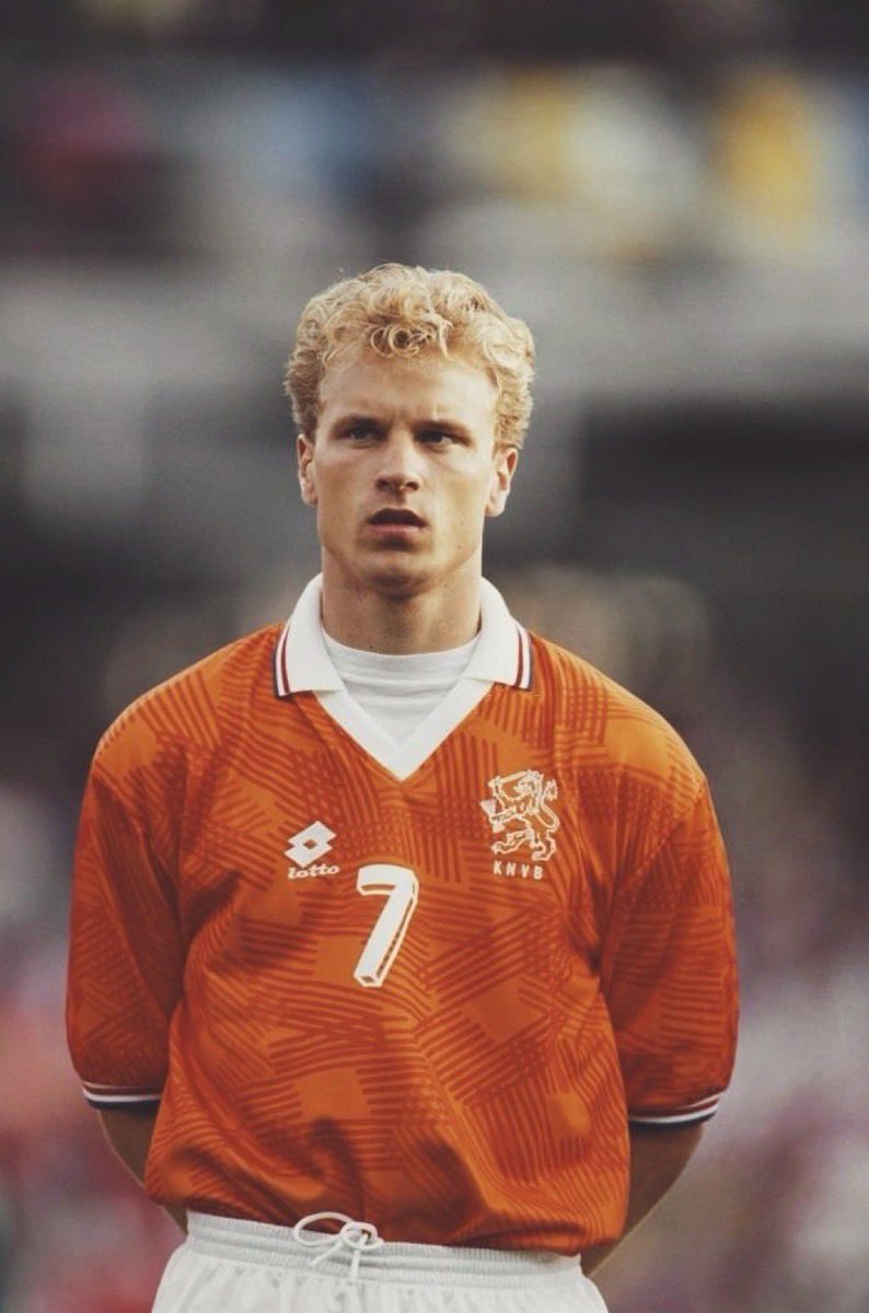Happy birthday to one of greatest players in the history of Ajax & The Netherlands, Dennis Bergkamp! 🇳🇱