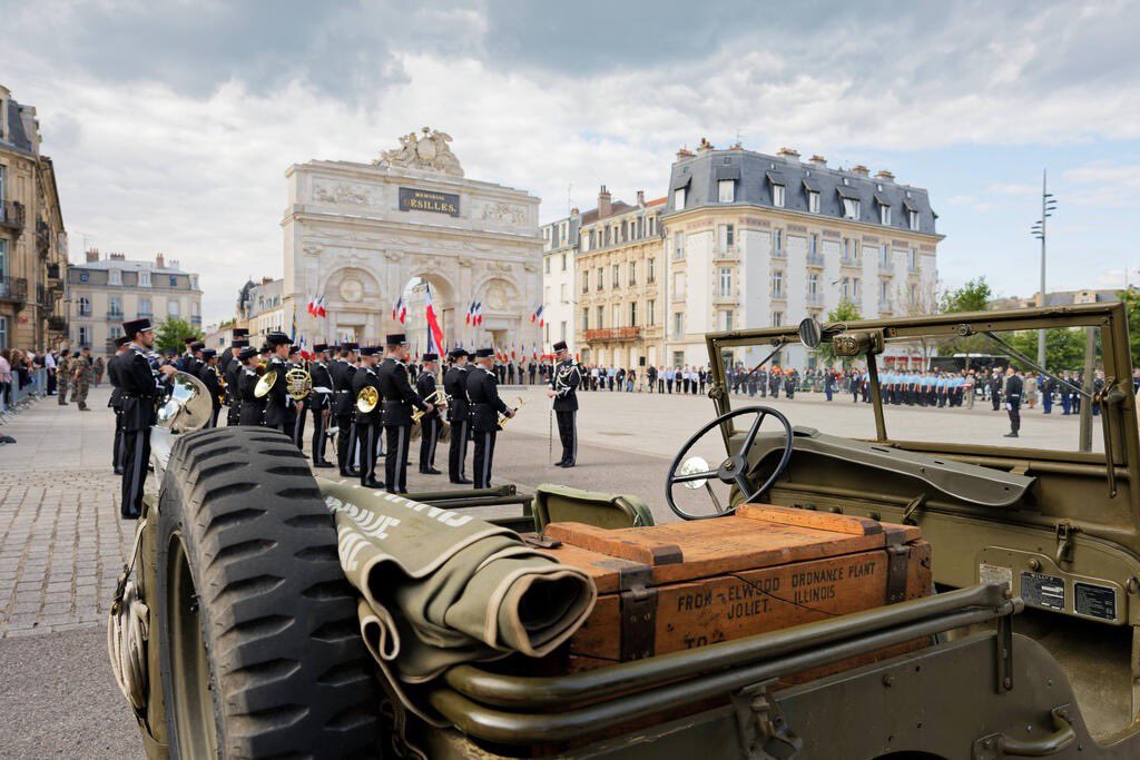 🇫🇷 Retour en images sur le 79e anniversaire de la Victoire des Alliés sur le nazisme du 8 mai 1945, célébré sur l'Esplanade du Souvenir français, face au Mémorial Désilles.