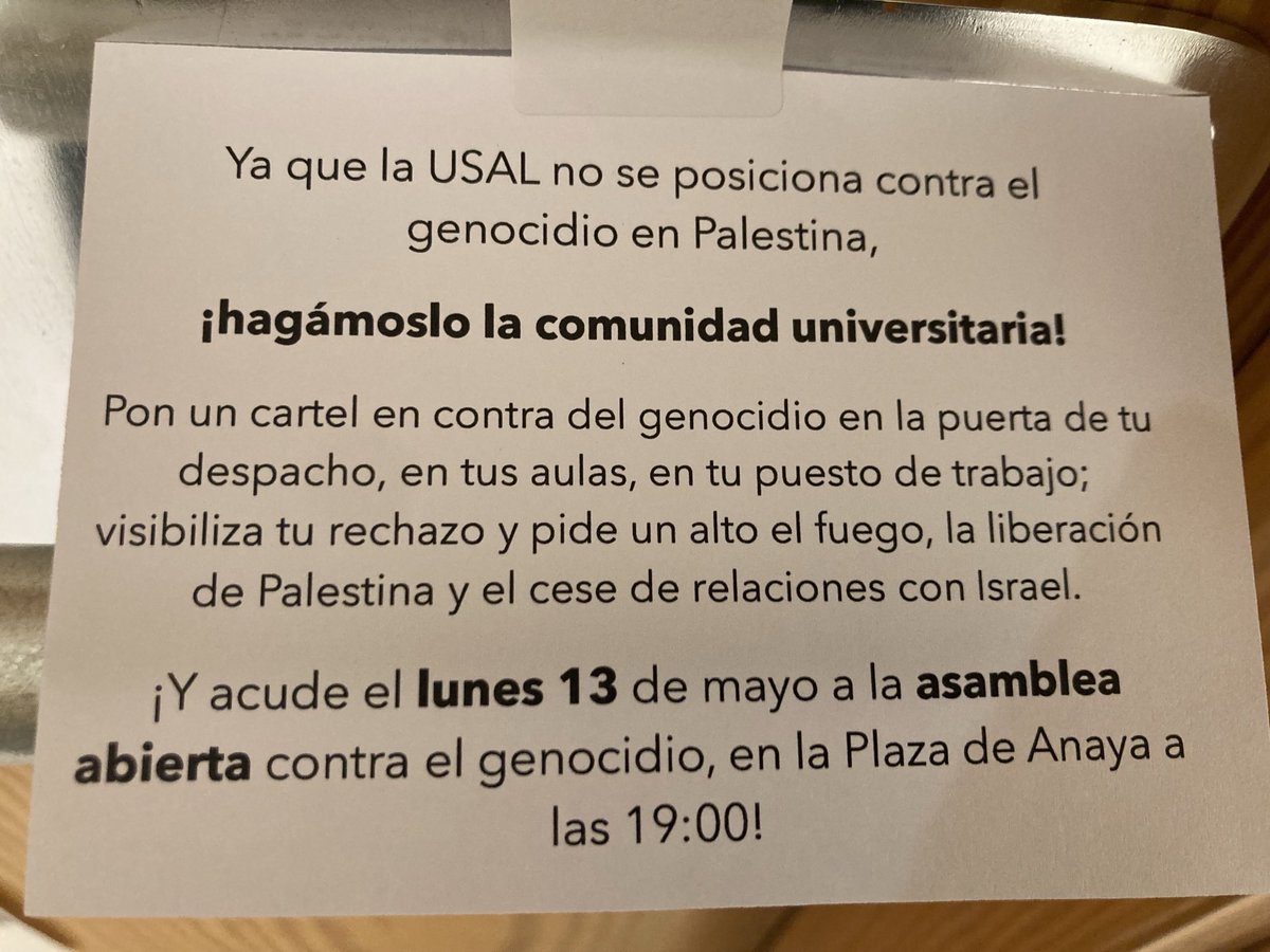 ndelalamo's tweet photo. La Facultad de Derecho de la ⁦@usal⁩ ha amanecido empapelada con estas notas. Bravo por la iniciativa 👏🏻👏🏻👏🏻👏🏻 #stopthegenocide #ceasethefireNOW https://t.co/FXDmXRN9em