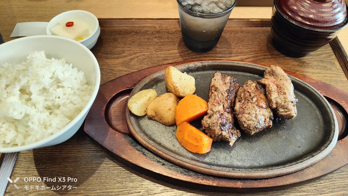 modokitheatre's tweet image. 本日めっちゃ遅目の昼食早目の夕飯!!😅　先日の『食いしん坊おじさん』の夕食を見てまーた来てしまった #松屋フーズ #松牛　カットヒレステーキ定食ライス大🥩🍚😋😂　今日の肉質焼き方【ほぼレアー】はかなーり良かった!!👍　勿論味も良くてホントにマジてコスパ最高!!😋😆　#OPPOFindX3Pro にて撮影