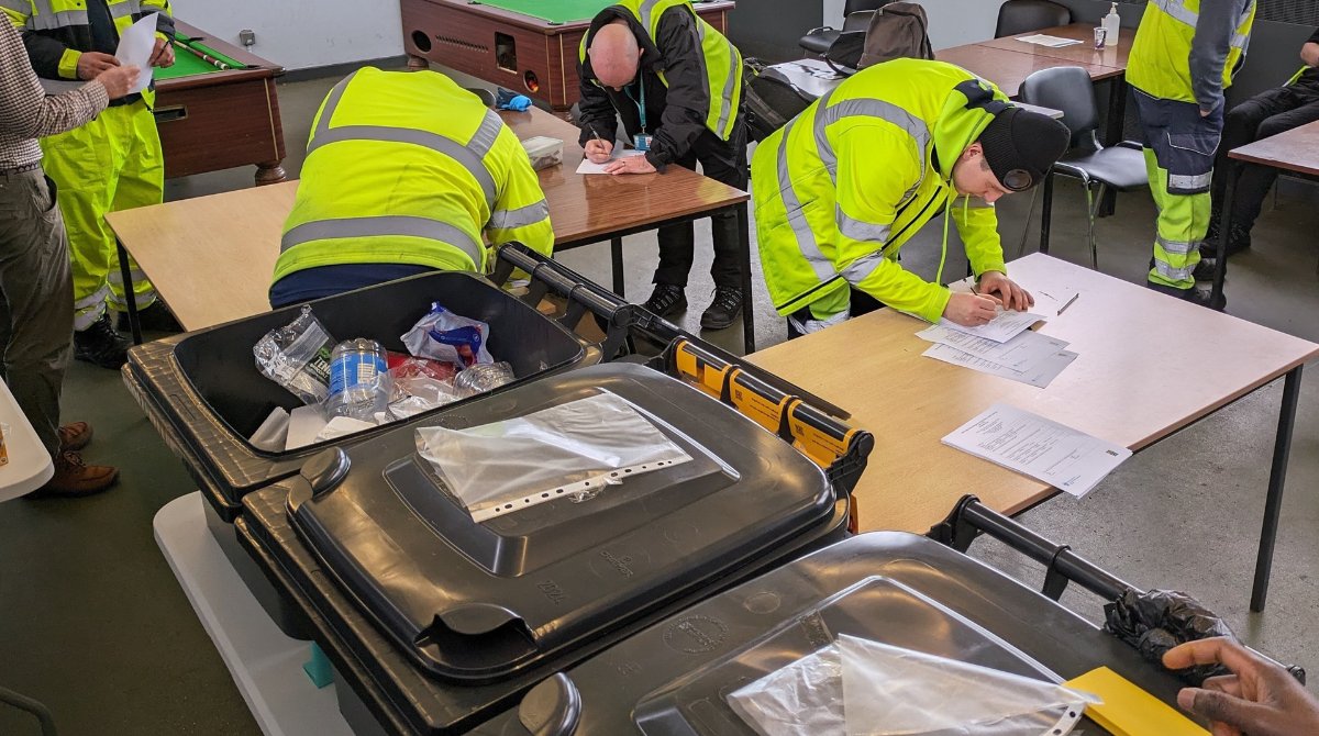 Improving Recycling Initiative ♻ Glasgow City Council teams up with our @UCLan Centre for Waste Management for custom #recycling training @GlasgowCC Full story 👇 ow.ly/yBJt50Rtt1U