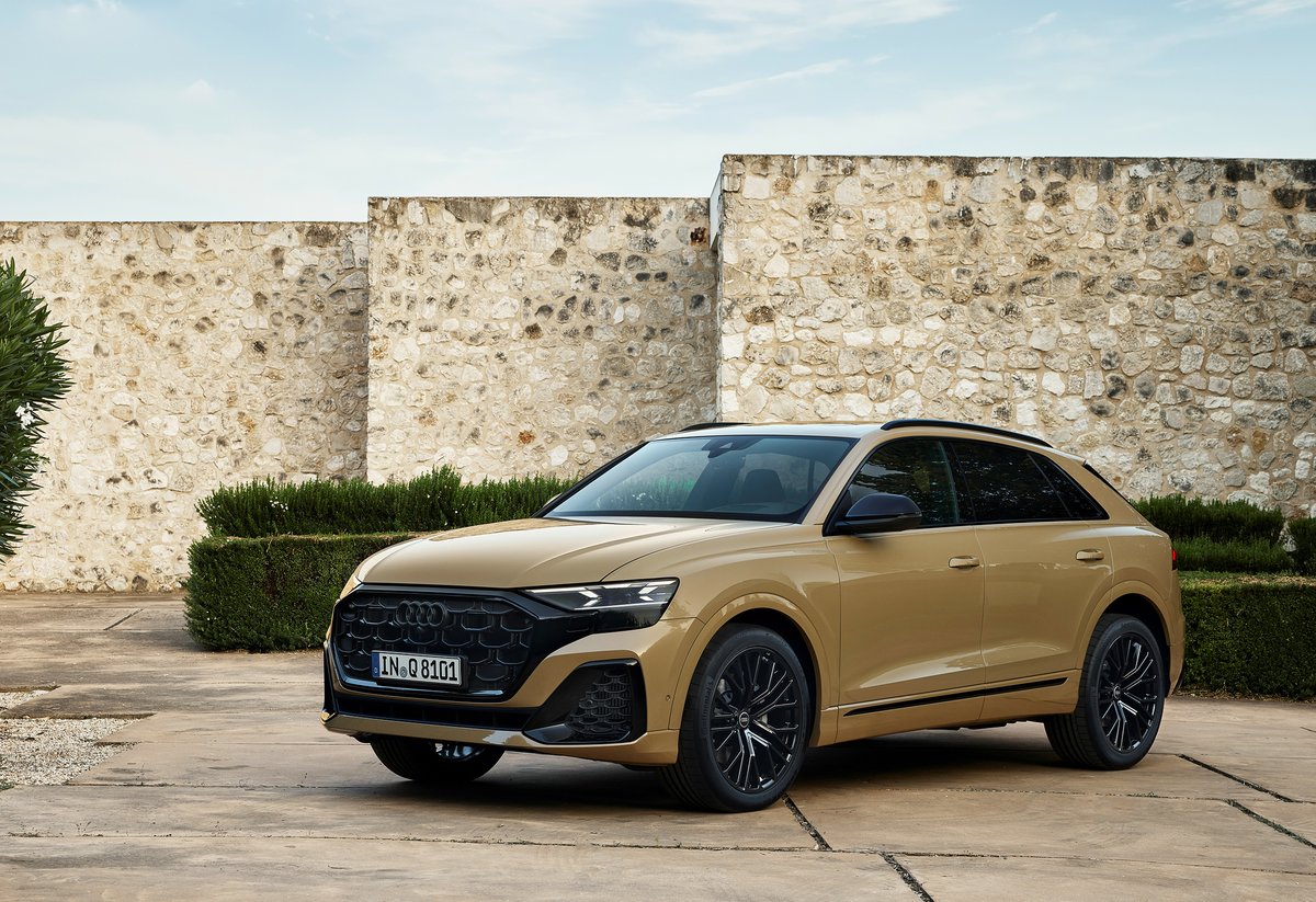 zkw's tweet photo. Matrix LED headlamps in the new Audi Q8! 🌟🚗 
The premium lighting system offers digital daytime running lights with selectable digital light signatures that allow the headlamps to be customized. 💡

You can find more information on our website: https://t.co/oMJANDM8j2 https://t.co/1BoeDRkQzi