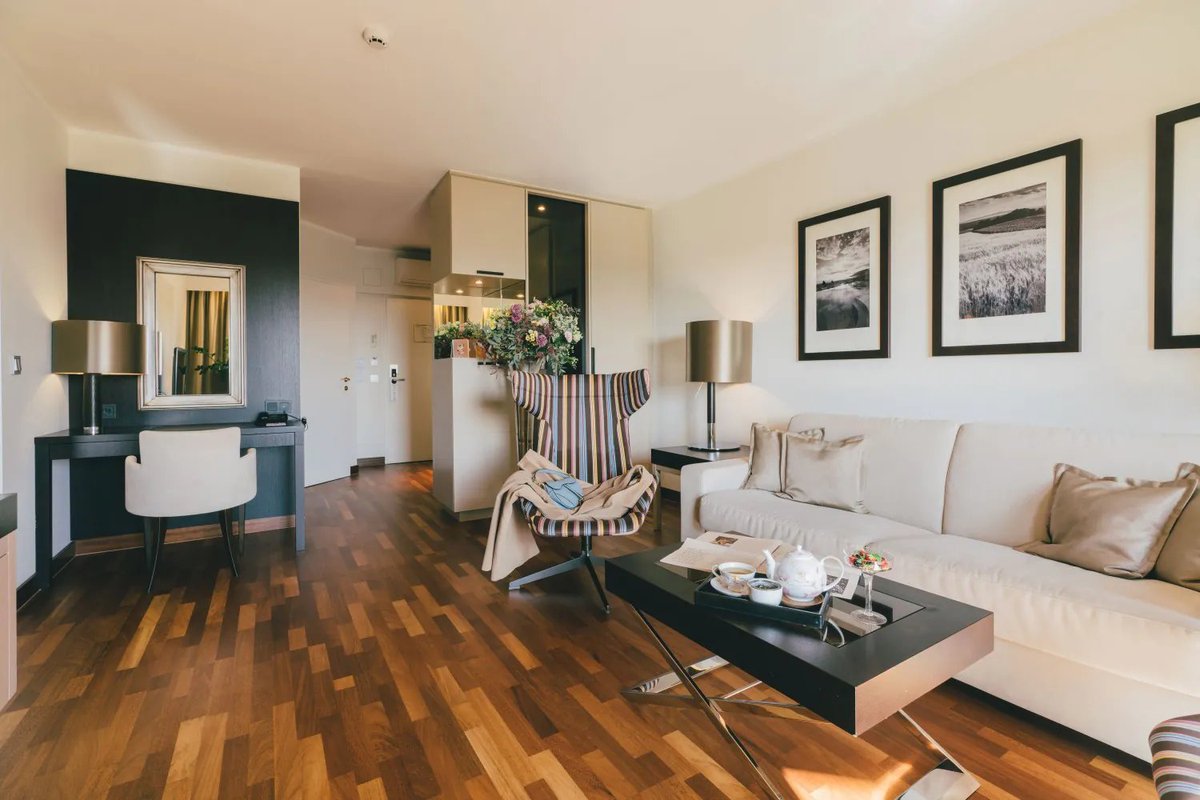 #SchönsteHotels2024 ganz #nachhaltig:
#Umweltzeichen Hotel <a href="/reitersreserve/">REITERS RESERVE</a> in BadTatzmannsdorf überzeugte beim Gestaltungswettbewerb mit innovativem Design &amp; ausgezeichneter Gastlichkeit 
zB Nachhaltiges Eschenholz, Lehmbauplatten für  Klima &amp; Schallschutz
ahgz.at/gastro-und-gv/…