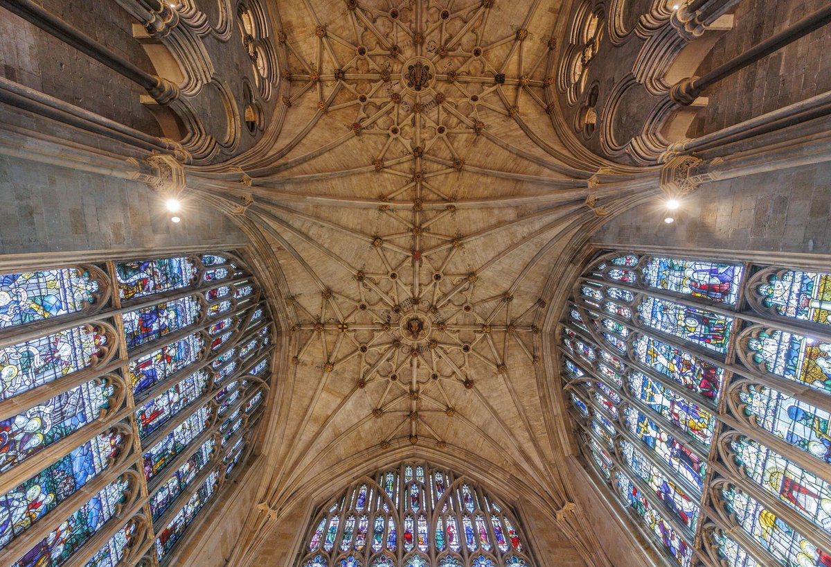 The Lady Chapel, beautifully captured by Jussi Toivanen. Plan your visit and explore the many chapels of Winchester Cathedral: bit.ly/30fvviJ