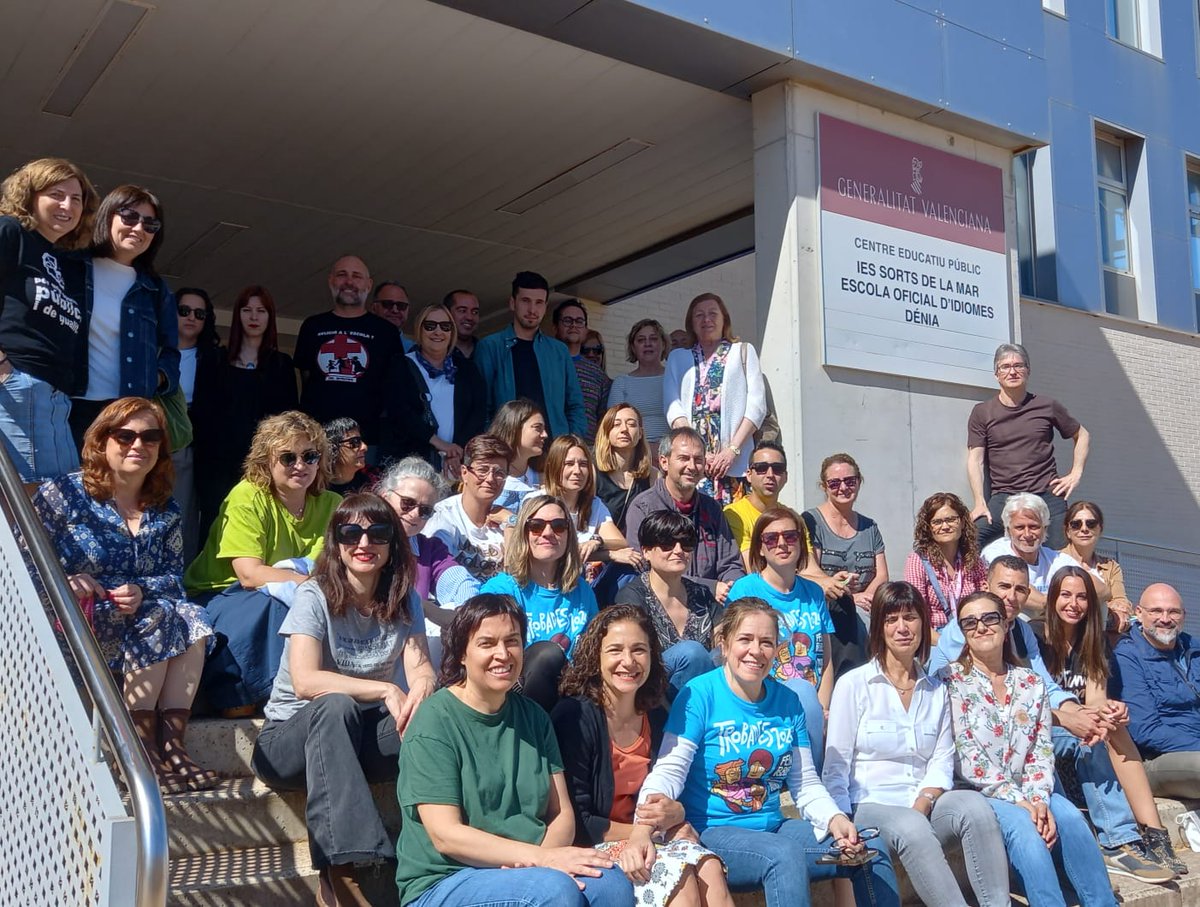 Concentracions a les portes dels centres. Per una escola pública! #EscolaPública