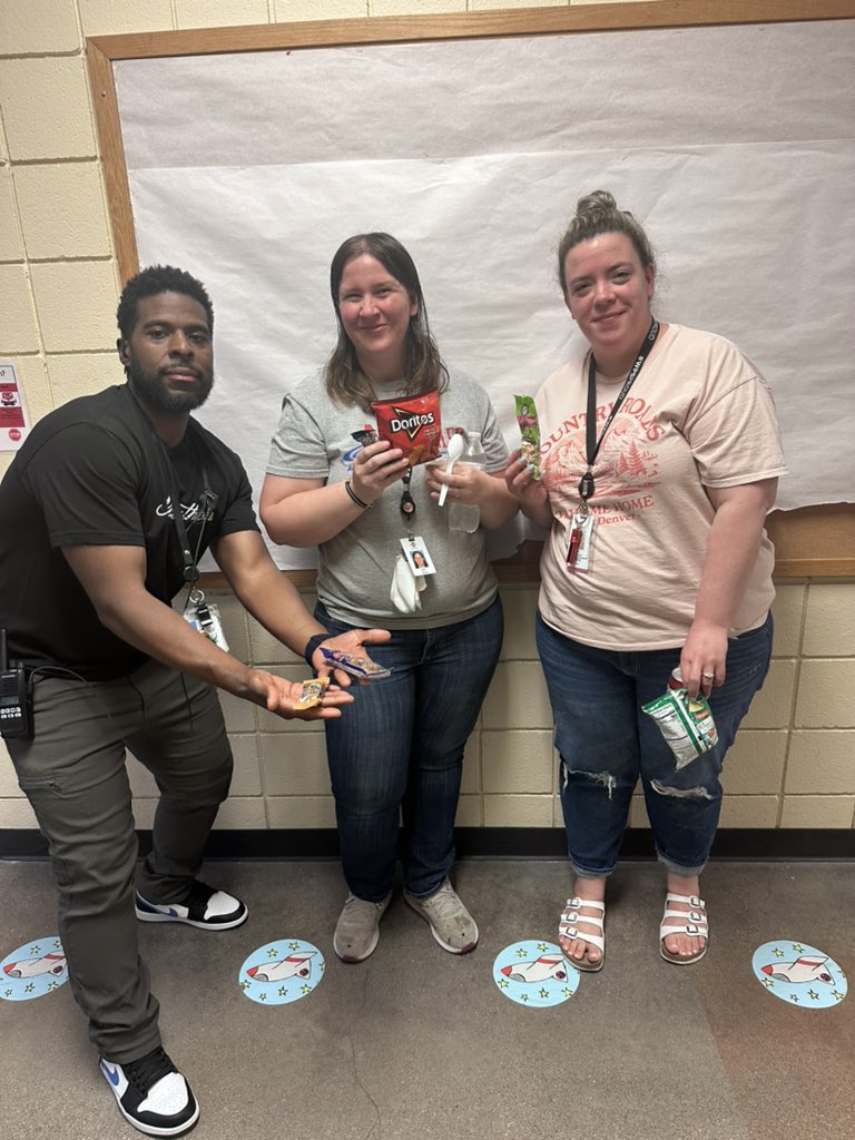 Mrs. Glover was on the move with a Snack Attack for day four of #teacherappreciationweek! Every teacher had snacks delivered to the door during the afternoon along with Ice Cream to end the day! #muellerproud #wpsproud