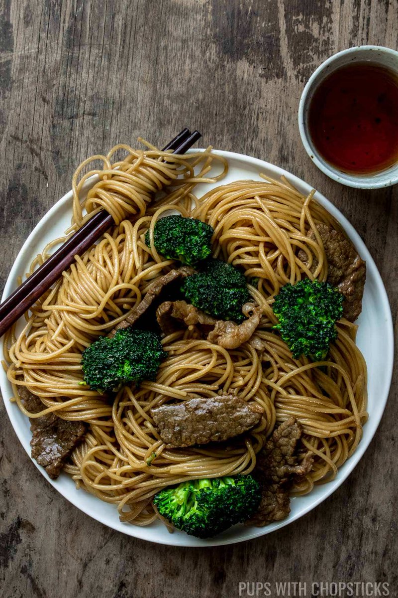 Easy Chinese Beef and Broccoli Noodles
Recipe: pupswithchopsticks.com/beef-and-brocc…
#foodie #Nomnom #asianrecipes #asianfood