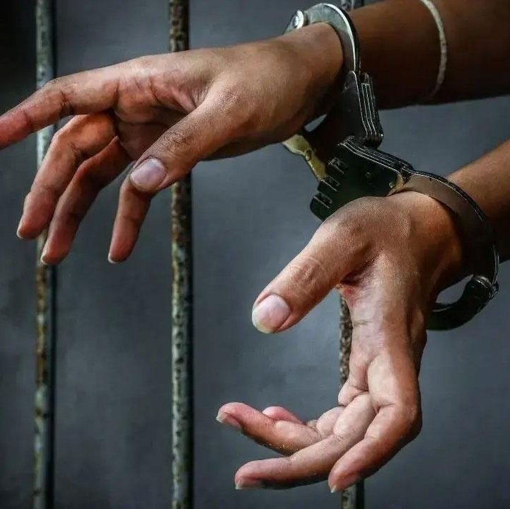 Teacher arrested for NEET exam fraud in Godhra, Gujarat. Vigilance crucial to maintain integrity. 

Read more on shorts91.com/category/india

#ExamFraud #NEET #EducationIntegrity #GujaratiNews #Vigilance