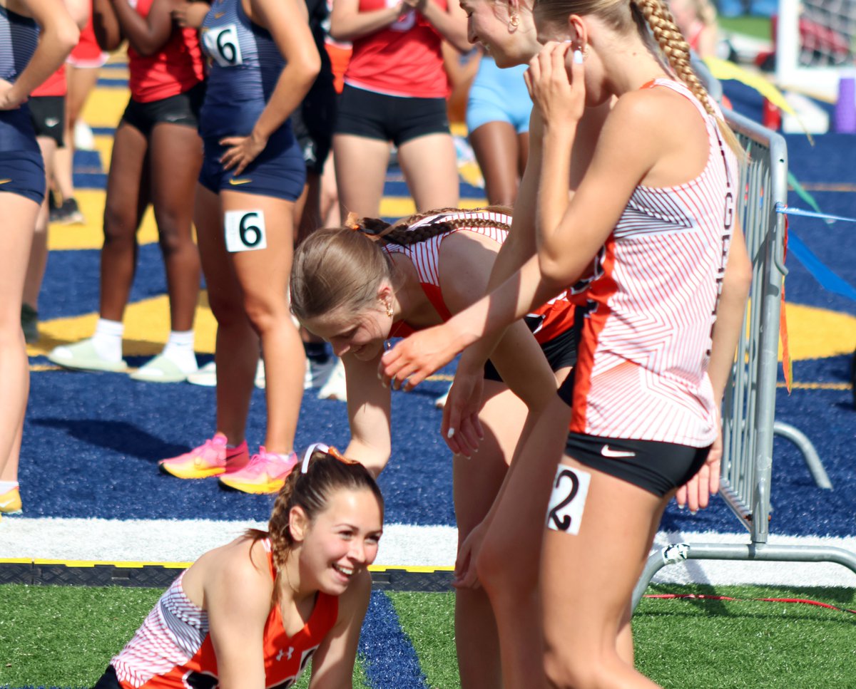 Edwardsville crowned two sectional champs (Joi Story in discus and the 3,200-meter relay team) and qualified seven total events for the Class 3A state meet @GirlsEHStrack theintelligencer.com/sports/article…