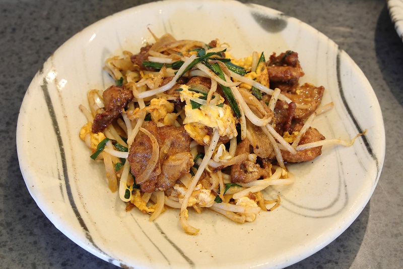 今日のお昼はくいしん坊 カツランチはアジフライと一口ロース 中華ランチはレバーと野菜の卵炒め 両方食べたかったので... 豪華なランチになりましたが美味しかったです(^^♪ #くいしん坊 #上田めし #上田市