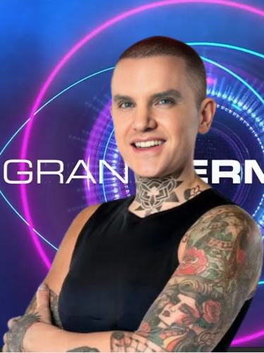 Todo el pueblo argentino unido por un objetivo: erradicar la violencia de la televisión. Si sos padre/madre/abuelo/abuela enviá Juliana al 9009 para que tus hijos/as o nietos/as puedan sentarse nuevamente junto a vos a ver #GranHermano por las noches.