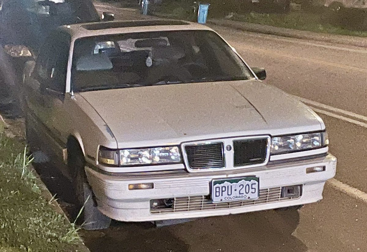 Car_Guy_Tom's tweet photo. Dang! This might be the first first-generation Grand Am I’ve seen in a decade. Guessing this is an LE. #GrandAm #Pontiac #Cladding #FortCollins #CarSpotter https://t.co/NmQx1wXcOR