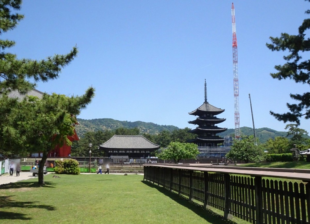 いま奈良一番高いのはあのクレーンかもしれん。#興福寺 #五重塔