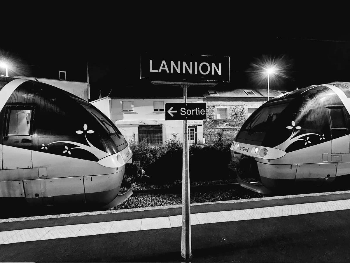 Demat Twitt'X, on se retrouve aujourd'hui au départ de #Lannion sur les @TERBreizhGo :

855780 06h03 Lannion-Brest 07h35 
855710 08h06 Brest-Morlaix 08h49 
855721 12h12 Morlaix-Brest 12h56 

Bonne journée et bon voyage 🙂 #SNCF #BreizhGo #Bretagne #TeamTrain