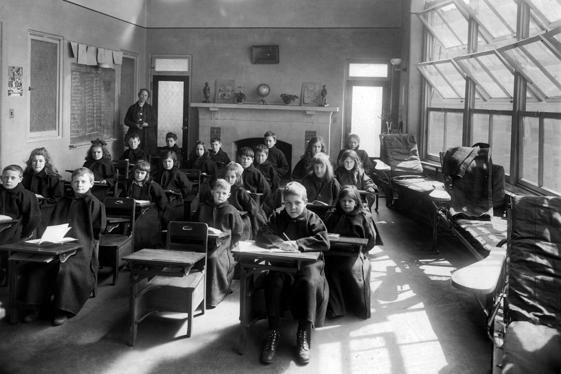 Did you know that VSB had a #CleanAir school running from 

'1919 – 1932. Opened by the Rotary Club for children predisposed to respiratory disease. Closed in 1932 as a cost-saving measure'  1/2