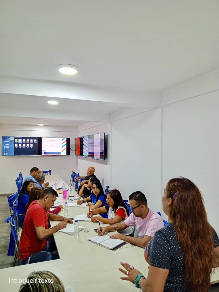 sintrapet's tweet photo. Futuro Venezuela Monagas; sigue en trabajo permanente para construir la Victoria Perfecta del Presidente Nicolás Maduro..! 

@NicolasMaduro 
@HectoRodriguez 
@JulioGarciaZ 
@Mariarosa_vzla 
@movfuturoven 
@FuturoMonagas https://t.co/FKq7u0TMOD
