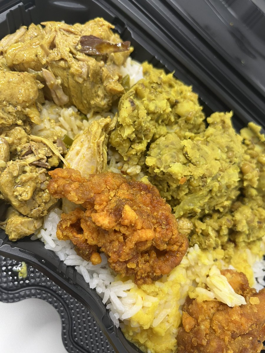 スリランカ弁当を食べました。
よくわからない味がしました。