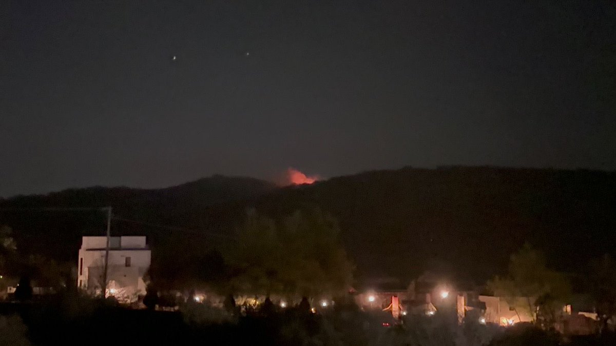 hectoranest's tweet photo. @PCivilPuebla  se reaviva incendio  en Haras  21:54 hrs https://t.co/0He1Ur9wEW