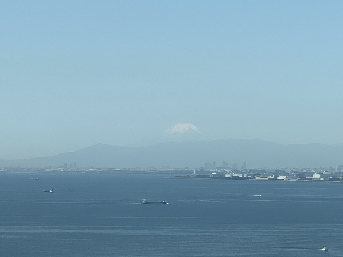 この時期にしては珍しく雪を纏った富士山眺めながら #キススマ スタートです