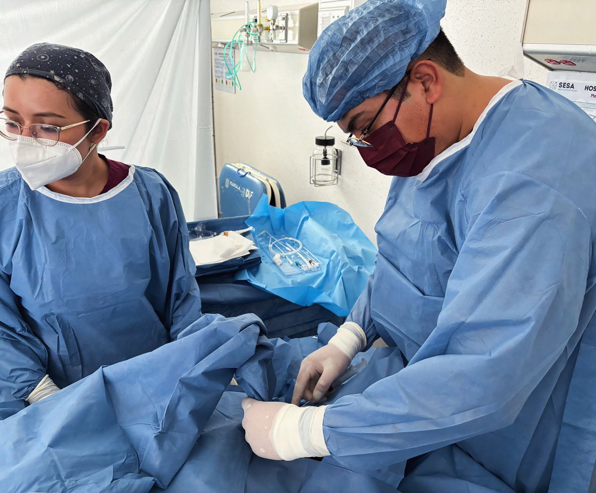 Accesos vasculares ecoguiados 

R3 de Urgencias #Reynosa (Rotante en Urg Nefro) apoyando a R1 MI #HGT