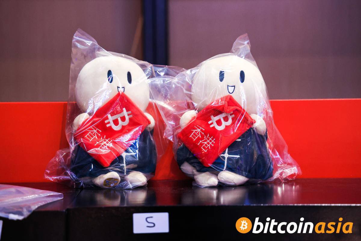Be sure to get your Little HODLer at the #Bitcoin Asia merch store!