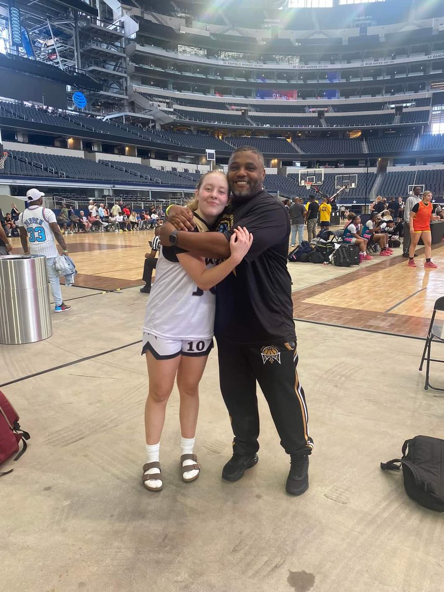 One of my many hearts sophomore SNIPER PAYTON OBRINGER killed it at HEART OF TX now ready for actions with SA LADY HOOPS NAVY ELITE 40 at #clashoftheclubs @Elite40League @jamberbball 
@SchreinerWBK @patriotswbb_ @BresciaWBB @ABU_WBB @TUWBBall @uftl_wbb
