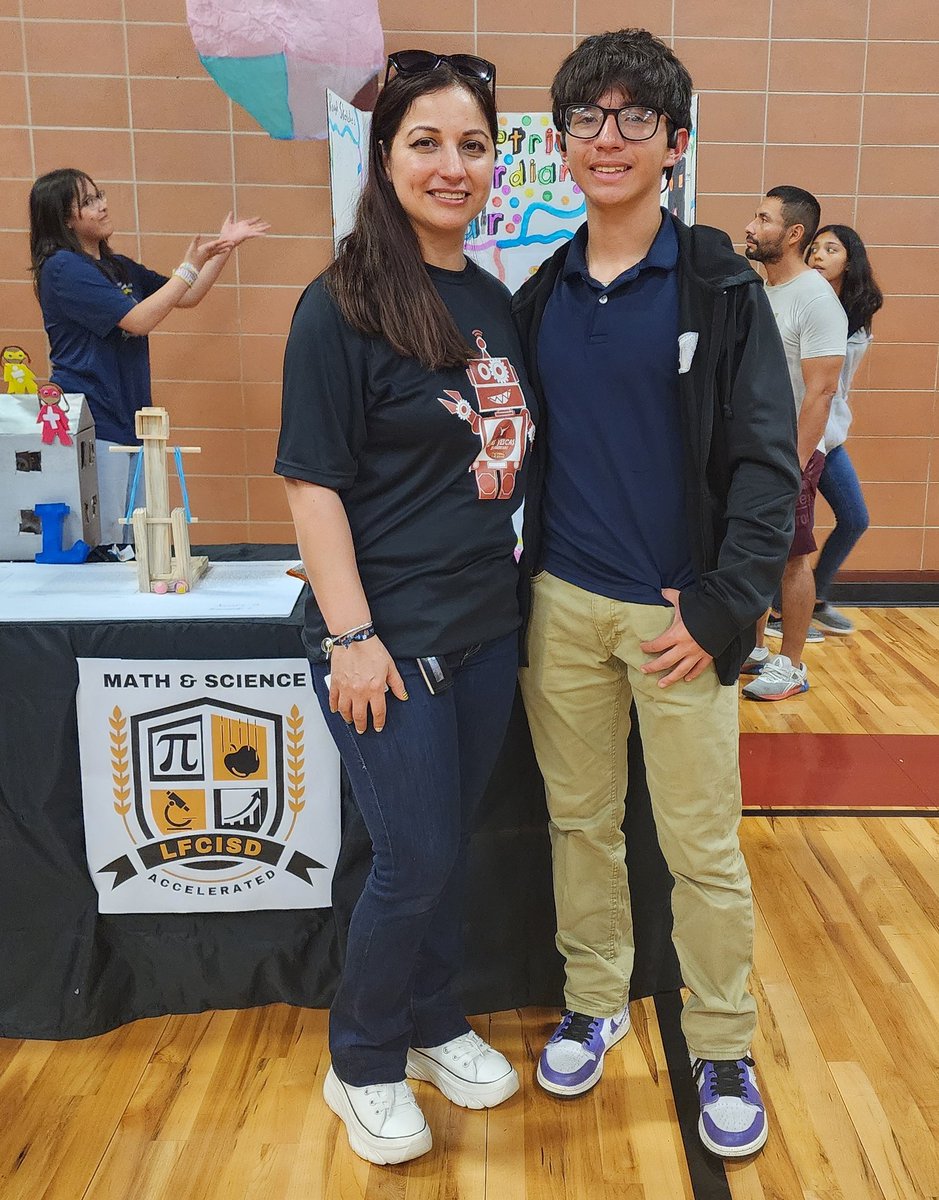LYEcoding's tweet image. What an incredible experience for our amazing Longhorns! It was a joy to witness these fantastic students shine at LFCISD STEAM night. They truly rock! @Las_Yescas @LosFresnosCISD