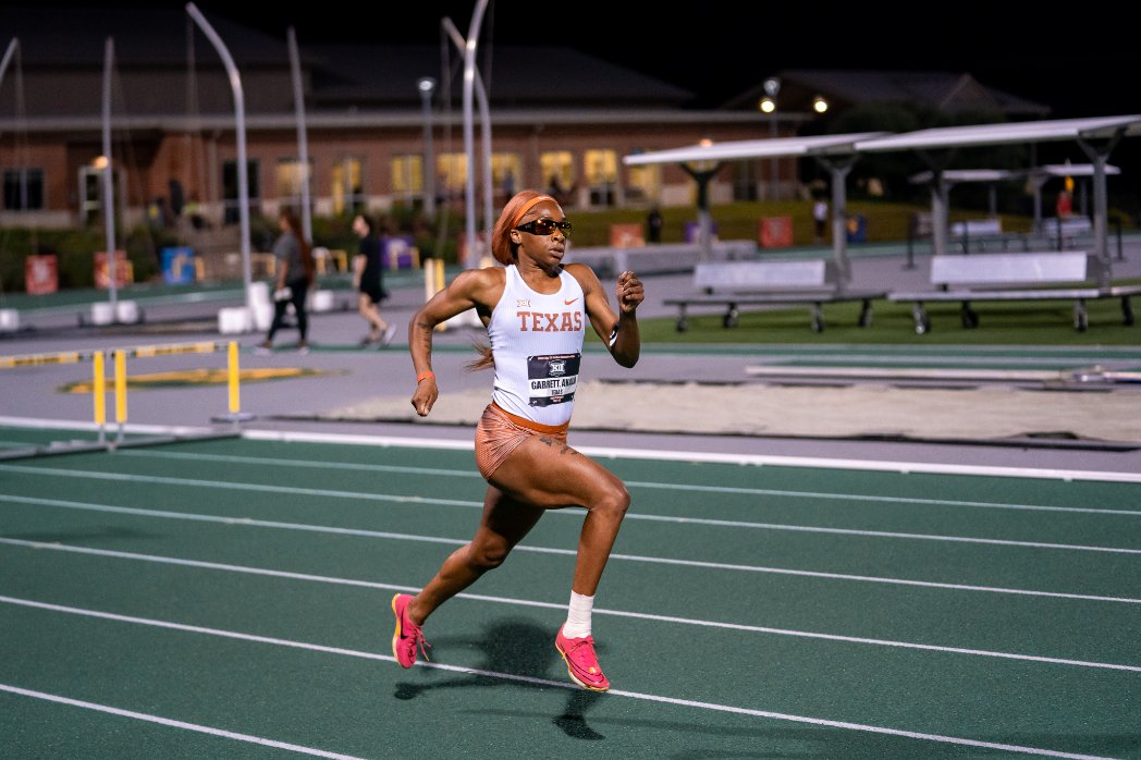 Women's 400-meter hurdle prelims 🤘 There she goes 🤘 @kay2swiftyyy runs away with the fastest time of the night in 56.64 to advance to the finals 🤘 #FloKnows x #HookEm