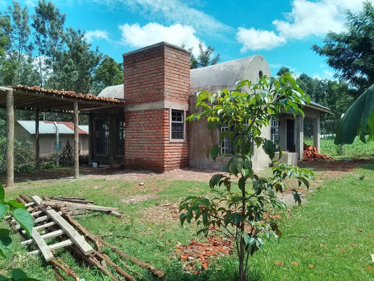 dnahinga's tweet photo. When we graduated at the University of Nairobi, we were given the power to read and TO DO anything and everything that apertains to whatever degree we acquired.

Some people left and regrouped and gave themselves the powers to give permission. 

Listen, this kind of architecture is only possible because we don’t ask for permission. We just wake up and do it because it comes from inside us!

It is the power to read, to think, to try and to be. 

Whatever you do with this information is up to you. 

The Housing Revolution Starts here!❤️⭕️📌

Wapi Engineeer @cenas_j aone kitu ya maana kwa corner. 🪟

I am doing exactly what I said I will do on Friday, June 19, 2015: 

“We need to reboot the industry.”

~ Ja Mjengo 🛠️🏡🦅

#JengaOcha 
#MandasKubwa 
#MzaziAssist
#BrothersKeeper

Start Your Project https://t.co/FYRQBHQMl1 

🧱🏡